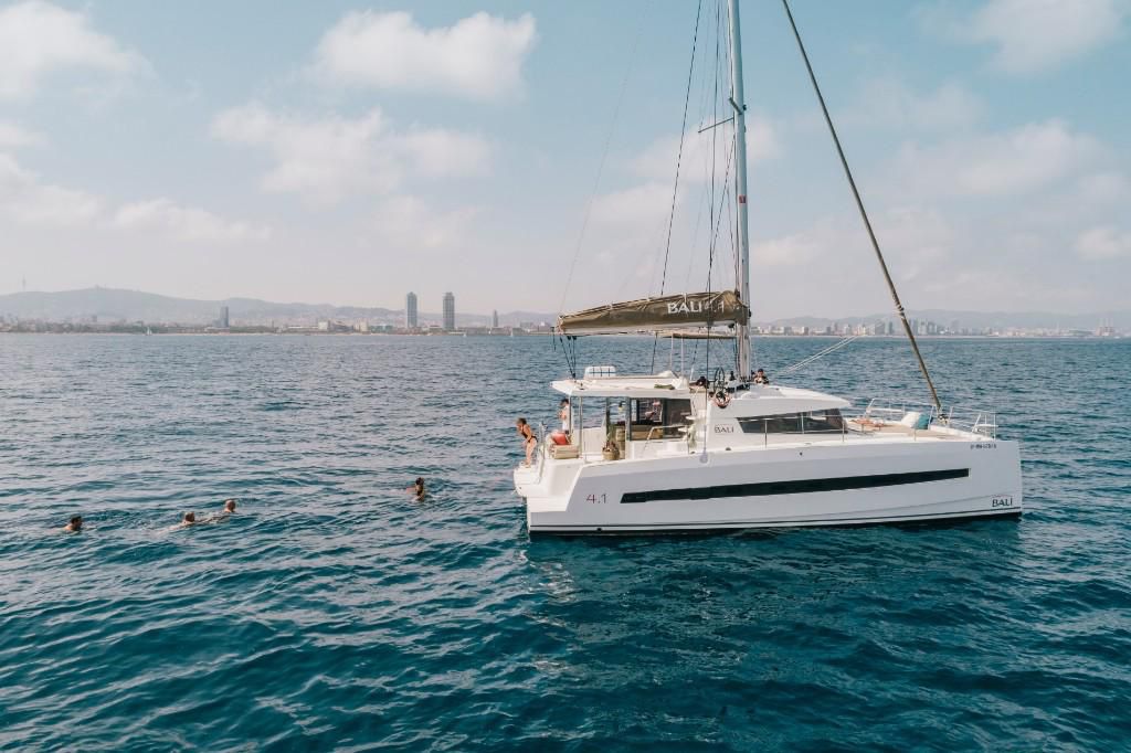 How to choose a yacht rental in Barcelona